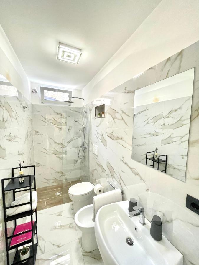 Vohis Luxury House - Fast Wi-Fi & Easy Parking Leilighet Lecce Eksteriør bilde