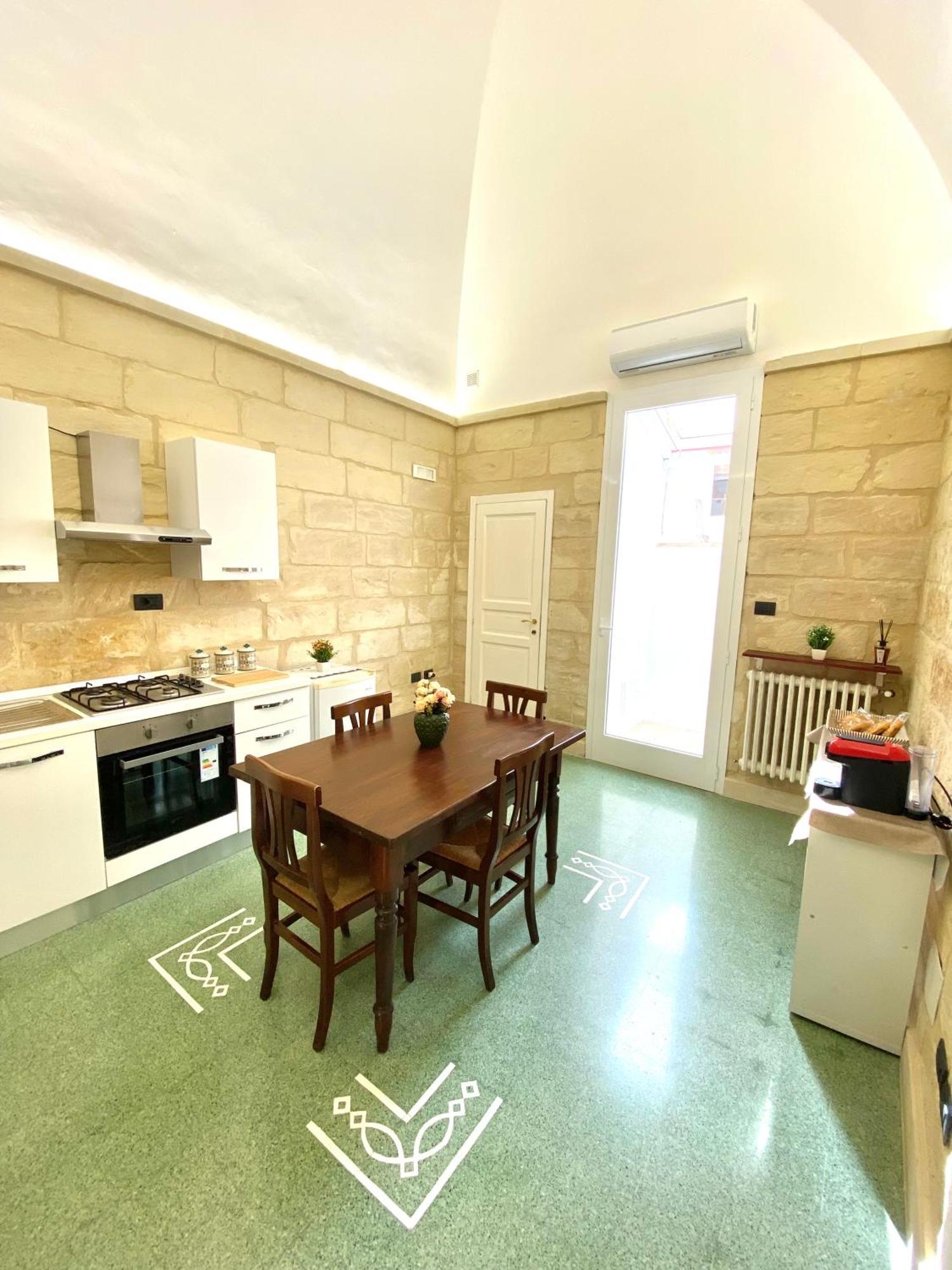 Vohis Luxury House - Fast Wi-Fi & Easy Parking Leilighet Lecce Eksteriør bilde
