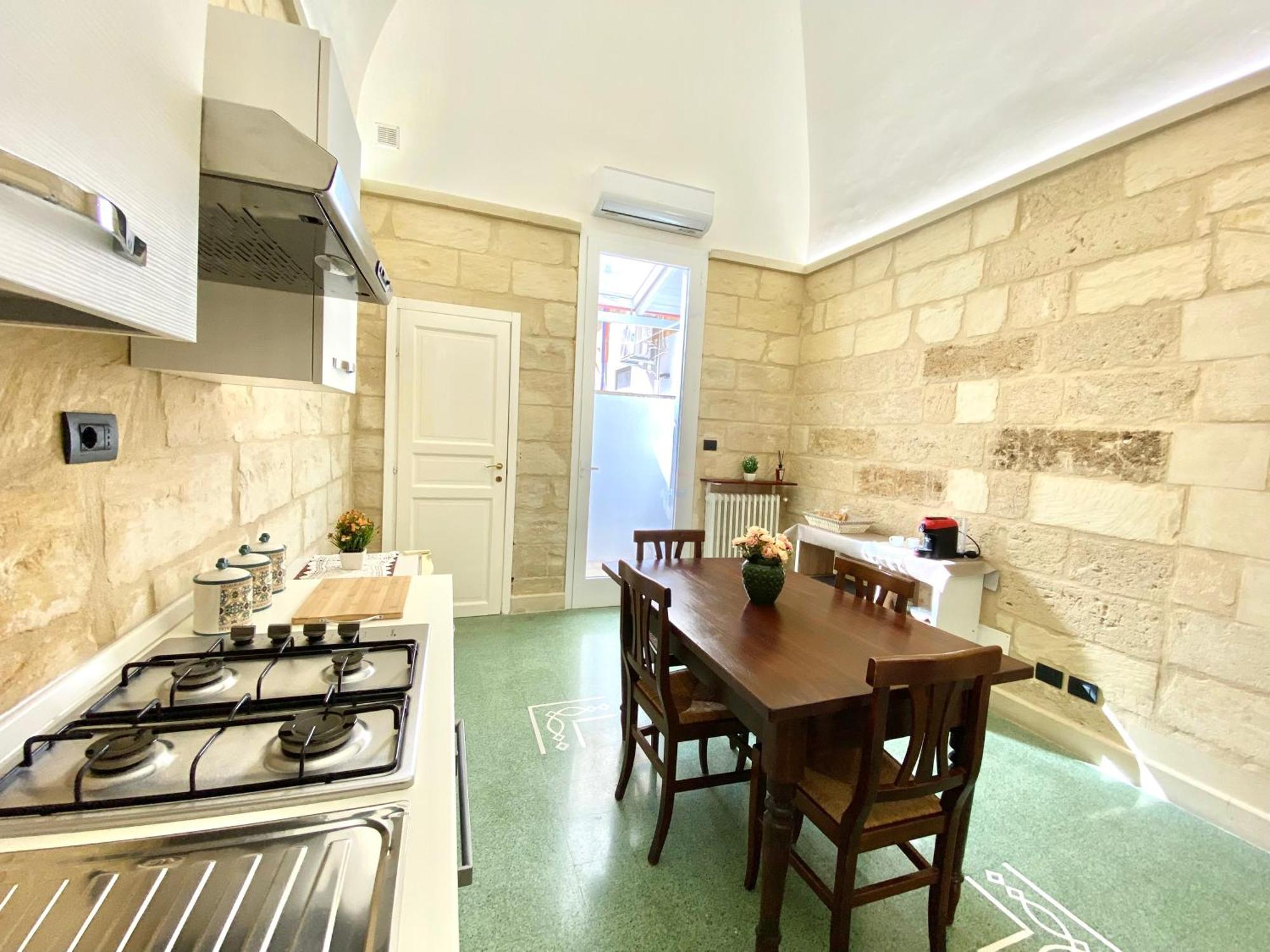 Vohis Luxury House - Fast Wi-Fi & Easy Parking Leilighet Lecce Eksteriør bilde