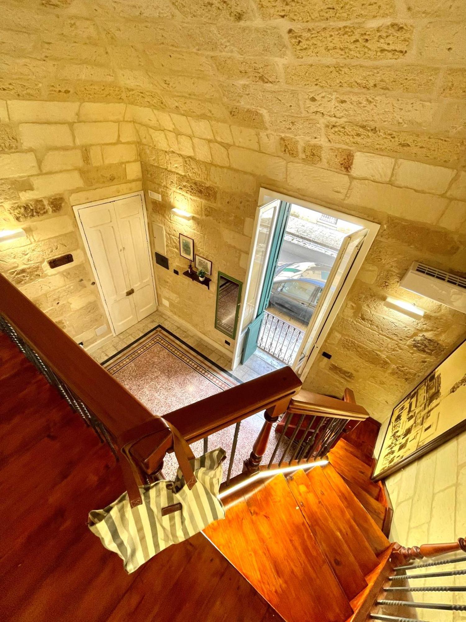 Vohis Luxury House - Fast Wi-Fi & Easy Parking Leilighet Lecce Eksteriør bilde